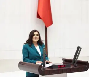 Cumhuriyet Halk Partisi (CHP) İzmir Milletvekili Sevda Erdan Kılıç, PTT’de