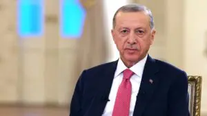 Babacan, Mehmet Şimşek'in KKM'yi "rafa kaldırmak üzere" olduğuna dikkat çekti.
