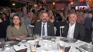 İzmir’in her ilçesinden çok sayıda partilinin katıldığı gecede birlik, beraberlik