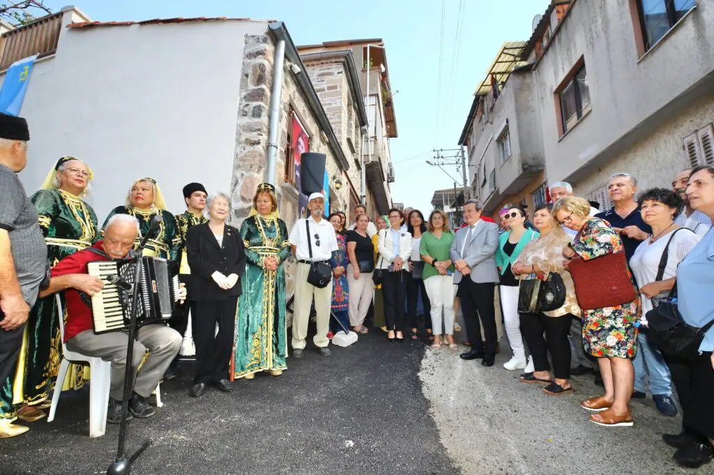 İzmir Kırım Türkleri ‘Evlerine’ kavuştu 1 İzmir Kırım Türkleri ‘Evlerine’ kavuştu