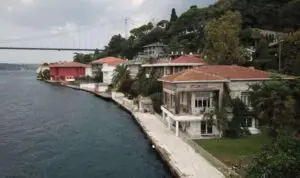 Göztepe Spor Kulübü’nün eski başkanı Fırat Yiğit, kısa süredir evinde