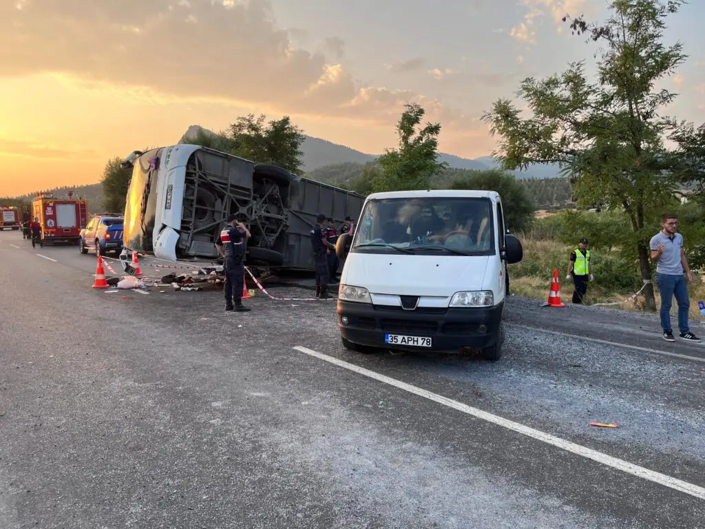 Denizli'de feci kaza: 6 ölü, 4 yaralı 4 denizli