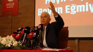 Aydın'ın Efeler ilçesinin CHP'li Belediye Başkanı Mehmet Fatih Atay, partisinden