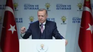 Programın büyümeden taviz vermeden uygulanacağını kaydeden Cumhurbaşkanı Erdoğan, enflasyon sorununun