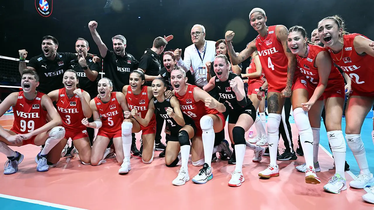 A Milli Kadın Voleybol Takımı, Avrupa Şampiyonası finalinde Sırbistan ile