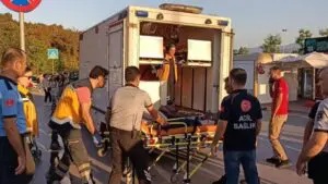 Kocaeli’nin Kartepe ilçesinde, yedikleri yemekten etkilenen 14 kişi, zehirlenme şüphesiyle