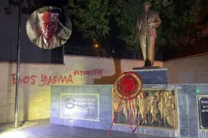 İzmir'in Kemalpaşa ilçesinde Atatürk Anıtı'na sprey boyalı saldırıda bulunan Y.İ.