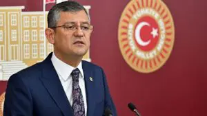 ‘Değişim’ tartışmalarının sürdüğü CHP’de genel başkanlık için adı geçen Grup Başkanı Özgür Özel gündeme
