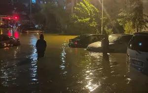 İstanbul’un kuzey bölgesinde başlayan yağış, Arnavutköy, Başakşehir&nbsp;ve Küçükçekmece’de şiddetini artırdı.