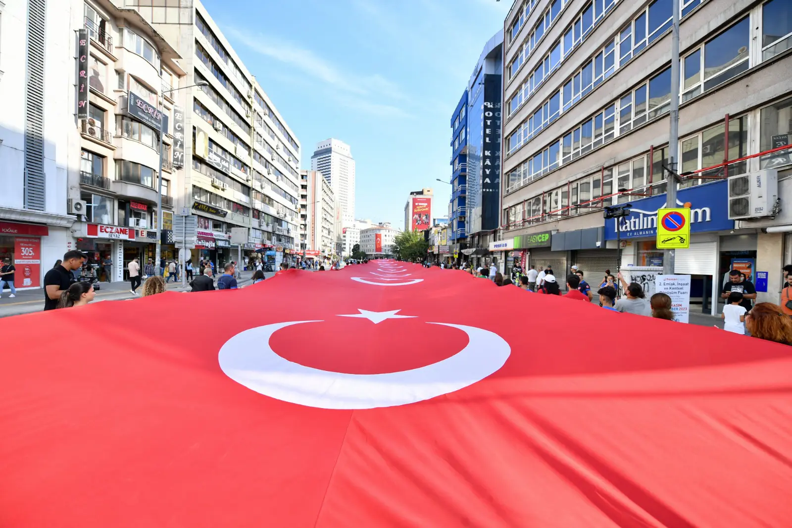 İzmir’in kurtuluşunun 101’nci yıldönümü kutlamaları, Türk ordusunun 9 Eylül’de şehre