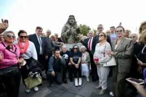 Anadolu rock müziğinin öncülerinden, usta şarkıcı, besteci, söz yazarı, televizyon