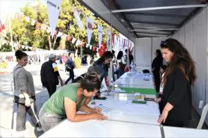 Bornova Belediyesi iş arayanlarla işverenleri buluşturmak için düzenlediği Türkiye’nin en