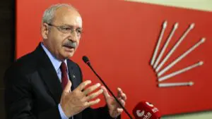 Kemal Kılıçdaroğlu, sürpriz bir ziyarette bulunarak İstanbul’da altı partiye ait