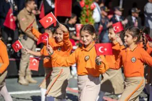 İzmir, Türkiye Cumhuriyeti’nin 100’üncü yıldönümünü adına yakışır etkinliklerle kutlamaya hazırlanıyor.