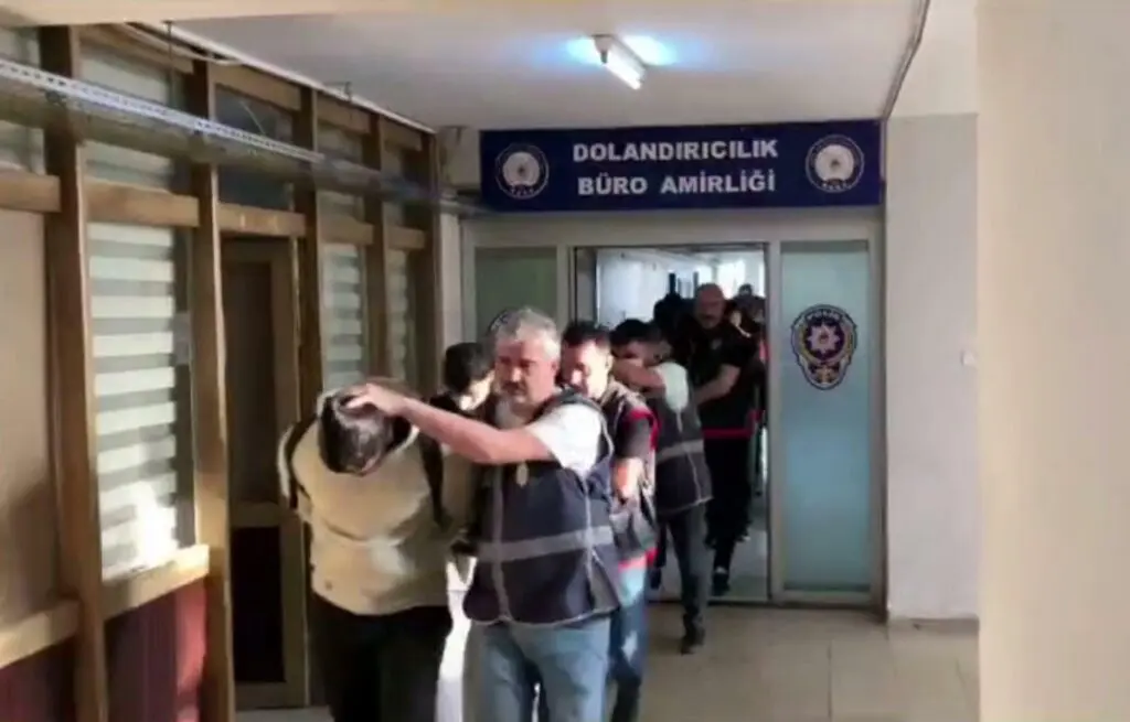 İzmir merkezli 9 ilde dolandırıcılara operasyon: 9 tutuklama 5 dolandırıcılık