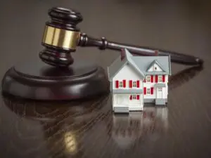 İzmir’de ev sahibinin kiracısını tahliye etmek için dava açtı. Mahkeme,