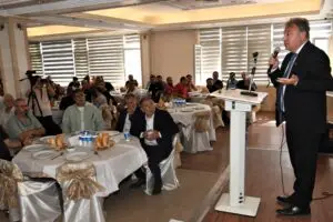 Bornova Belediyesi’nin asfalttan eğitim desteklerine kadar her zaman esnafın yanında
