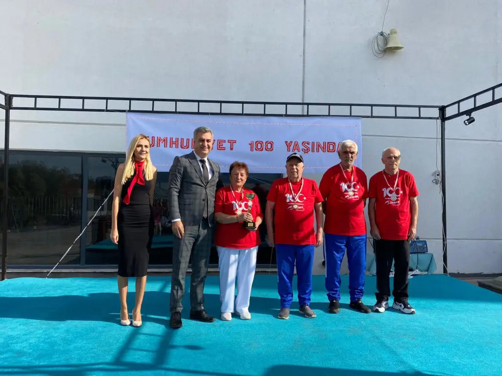 İzmir'in çınarları 100’üncü yıl kupasını kazandı