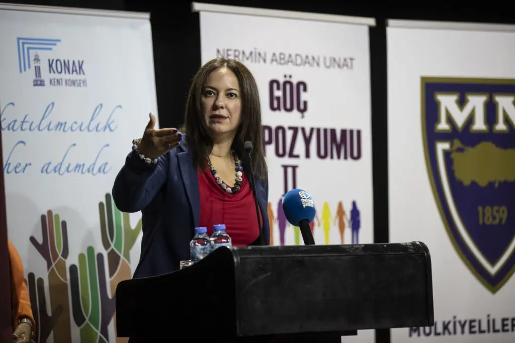 Konak'ta 2. Göç Sempozyumu... Başkan Batur: 'Bu durum yasal çerçeve içinde çözülmeli'
