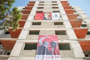 30 Ekim depreminin ardından özellikle orta hasarlı binaların yeniden yapılması