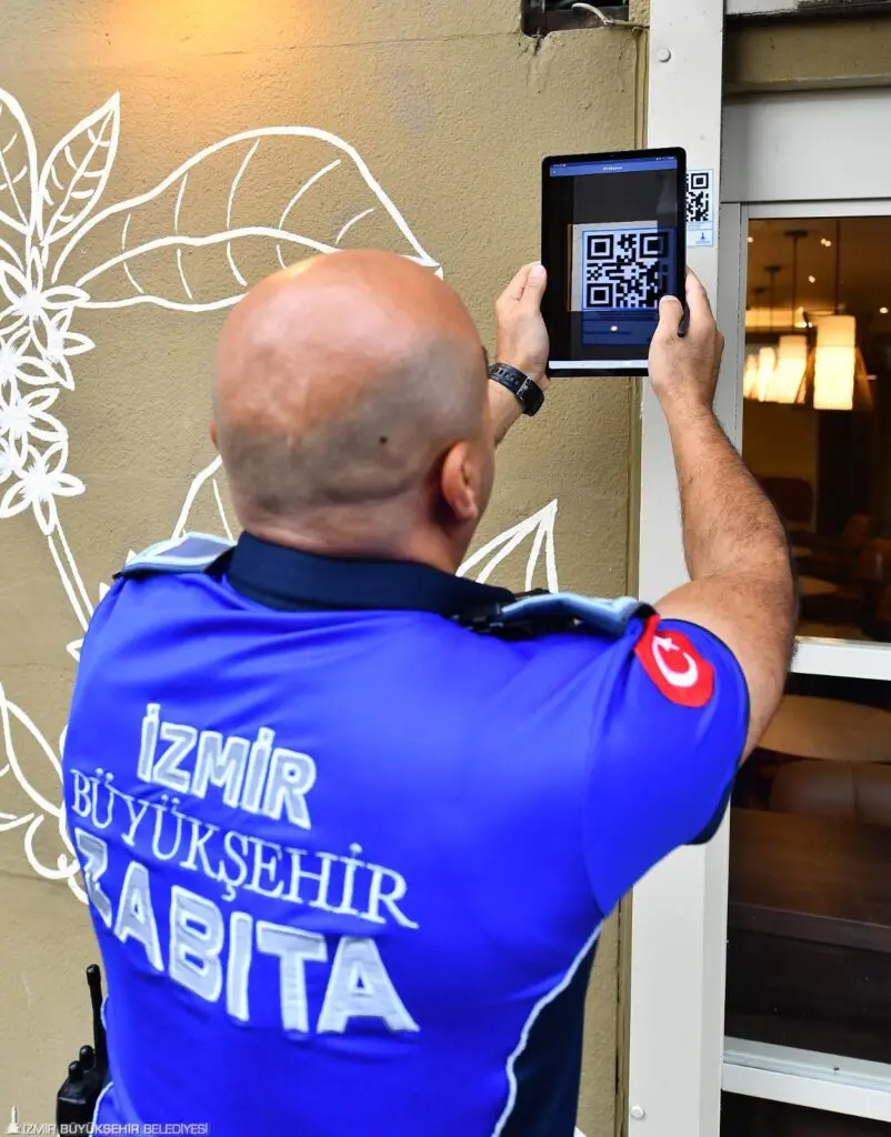 İzmir'de Zabıta dijital karne uygulamasına başladı