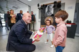 İzmir Büyükşehir Belediye Başkanı Tunç Soyer, çocukların sosyal gelişimlerine katkı