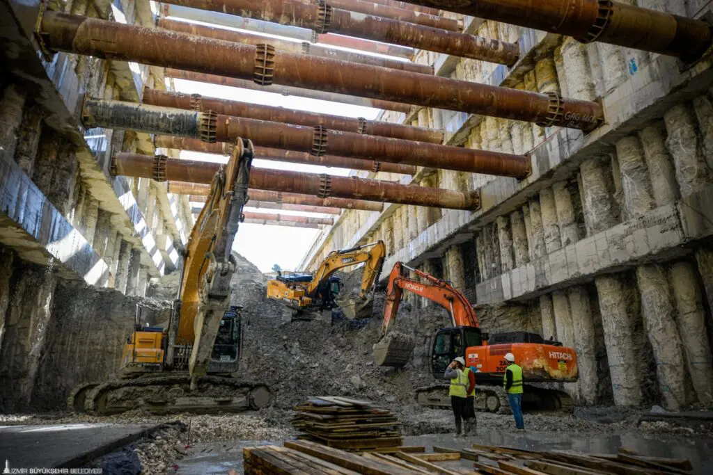 İzmir Büyükşehir Belediyesi yüzde 87 başarı oranıyla devam ediyor