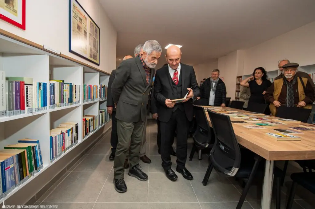 Başkan Soyer öncülüğünde Kültür 68 Kütüphanesi hizmete açıldı