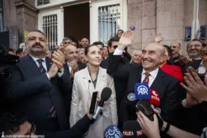 İzmir’in kurtuluşunun yıl dönümü kutlamalarında Atatürk’ün Nutuk kitabında yer alan