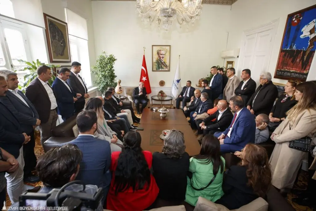 Başkan Soyer: Mustafa Kemal Atatürk’ün bekçisi olmaya devam edeceğiz 5 Başkan Soyer: Mustafa Kemal Atatürk’ün bekçisi olmaya devam edeceğiz