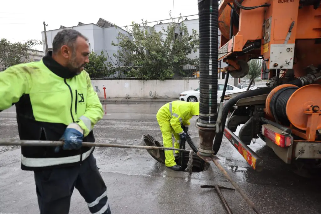 İzmir'de yağmur alarmı: Büyükşehir Belediyesi teyakkuza geçti 5 İzmir'de yağmur alarmı: Büyükşehir Belediyesi teyakkuza geçti