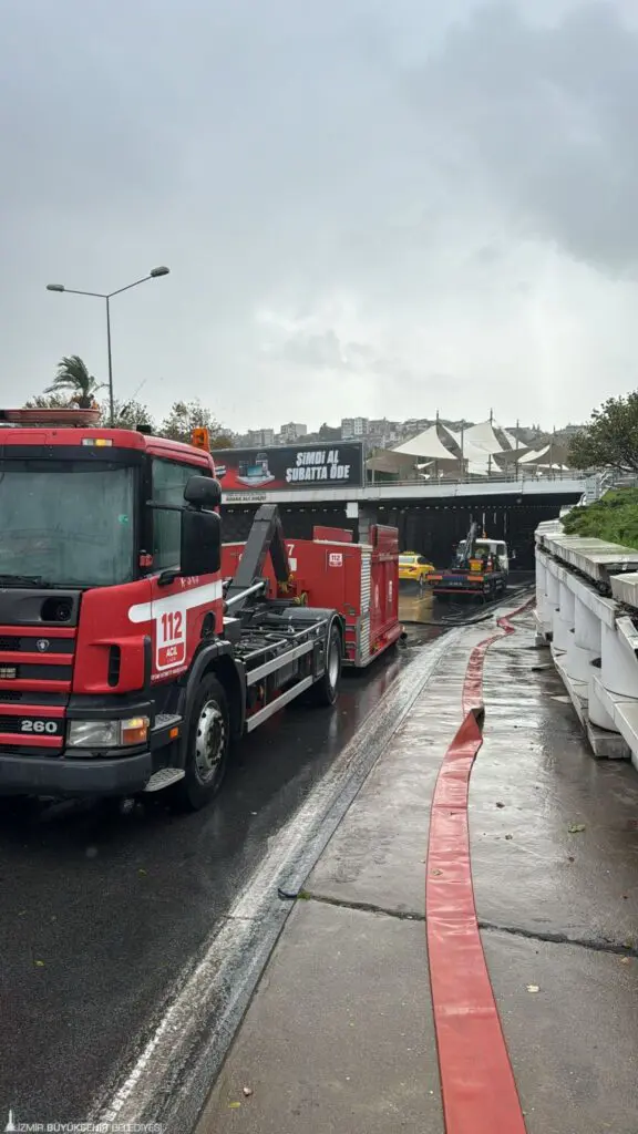İzmir'de yağmur alarmı: Büyükşehir Belediyesi teyakkuza geçti