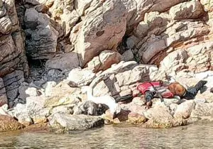 Muğla’nın Bodrum ilçesinde, adalara ve koylara dikilen Türk bayraklarını kontrol