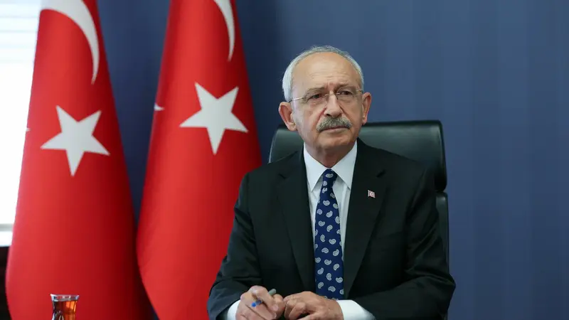 Cumhuriyet Halk Partisi’nin 38. Olağan Kurultayı’nda Özgür Özel ile girdiği