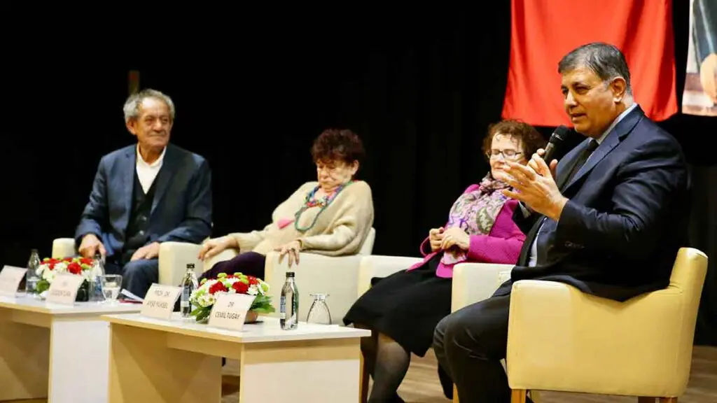 Karşıyaka’da Cumhuriyet ve kadın konuşuldu