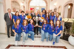 İzmir Büyükşehir Belediye Başkanı Tunç Soyer, LEN Kadınlar Challenger Kupası’nı