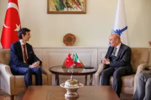 İtalya’nın İzmir Konsolosu Daniele Bianchi, İzmir Büyükşehir Belediye Başkanı Tunç