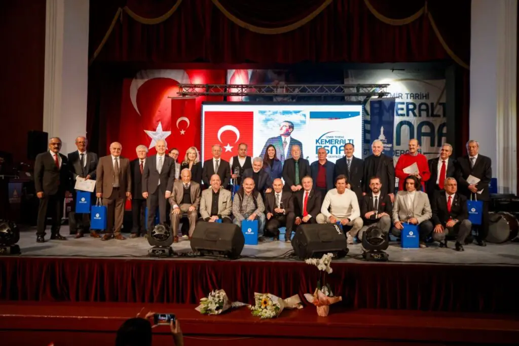 Kemeraltı’nın asırlık işletmelerine onur plaketi 4 Kemeraltı’nın asırlık işletmelerine onur plaketi