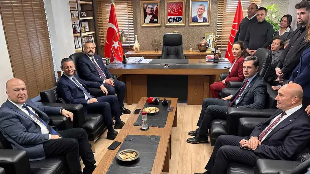 Özgür Özel'den İzmir adayı açıklaması: 'En kısa sürede açıklanacak' 4 özel
