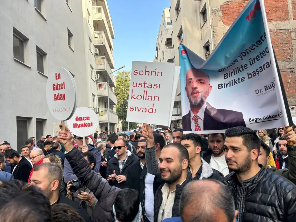 Buğra Gökçe İzmir Büyükşehir için yola çıktı: 'Değişimin ruhu biziz' 7 Buğra Gökçe İzmir Büyükşehir için yola çıktı: 'Değişimin ruhu biziz'