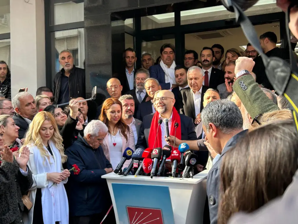 Buğra Gökçe İzmir Büyükşehir için yola çıktı: 'Değişimin ruhu biziz' 8 Buğra Gökçe İzmir Büyükşehir için yola çıktı: 'Değişimin ruhu biziz'
