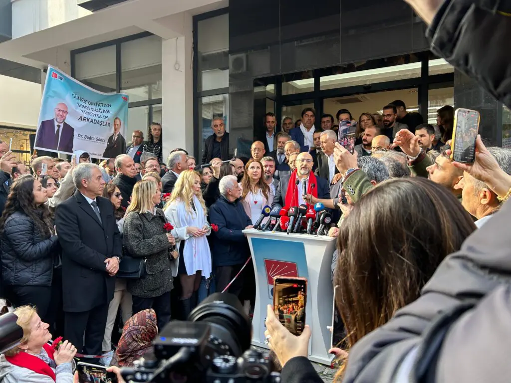 Buğra Gökçe İzmir Büyükşehir için yola çıktı: 'Değişimin ruhu biziz' 4 buğra gökçe