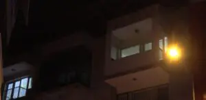  İzmir’in Balçova ilçesinde emekli astsubay Turgut Aktaş (81), ocağa koyduğu tencerede ki