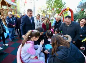 Karşıyaka Belediyesi, çocukların daha güvenli oynayacağı, yurttaşların rahat nefes alacağı