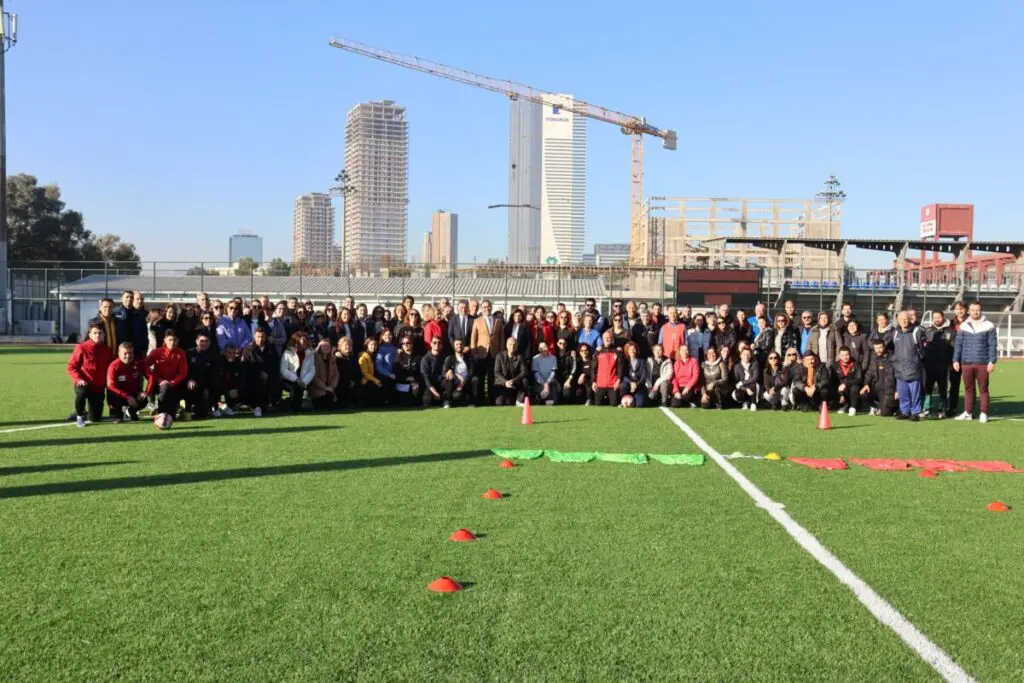İzmir'de Futbol Gelişim Projesi heyecanı başladı
