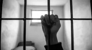 İzmir’de , hakkında yağma suçundan kesinleşmiş 22 yıl hapis cezası