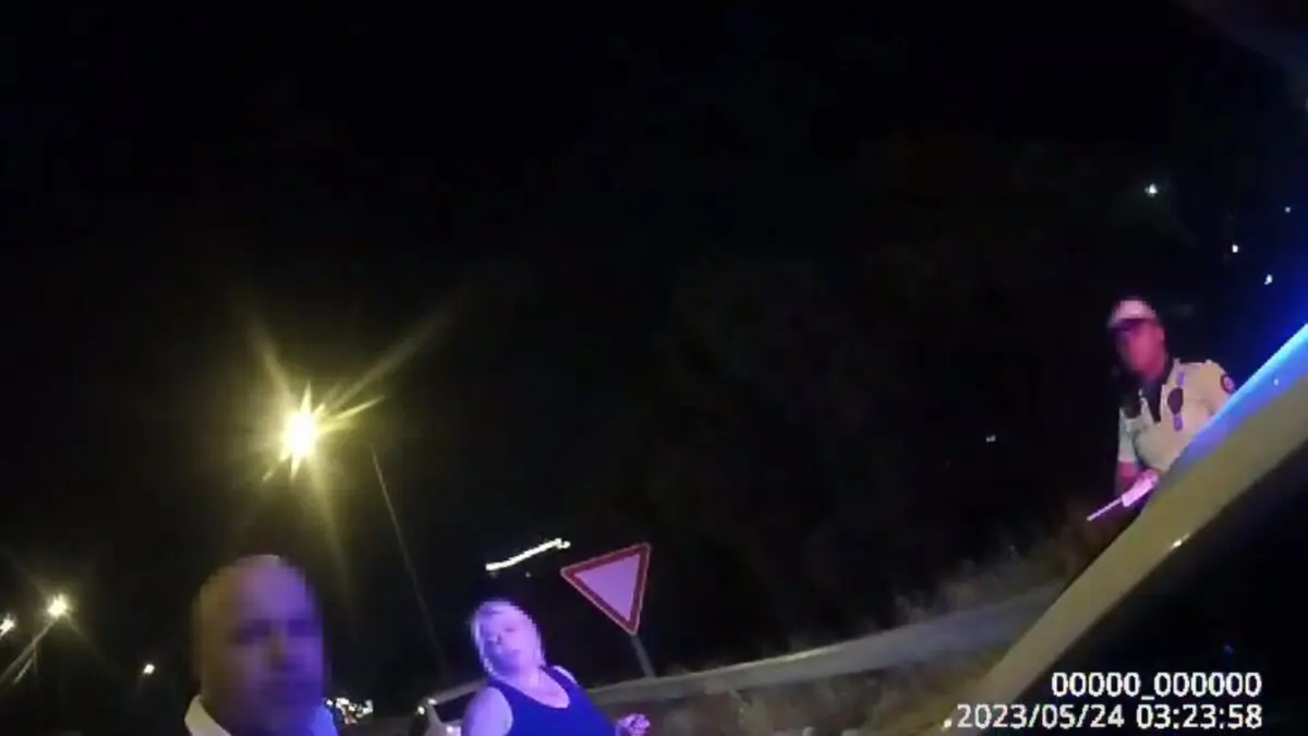 İzmir’in Narlıdere ilçesinde uygulama yapan polis memurunu tehdit eden alkollü