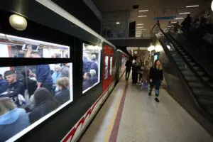 İzmir Büyükşehir Belediyesi, kendi bünyesindeki toplu ulaşım kuruluşları için yılbaşı