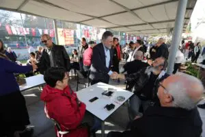 Bayraklı Belediyesi sosyal tesisleri, 2024 yılına zamsız girdi. Başkan Serdal