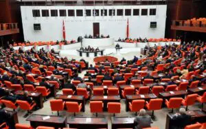 Türkiye Büyük Millet Meclis’inde oylamaya sunulan tezkerede ortaklaşmaya varılamadı. AK